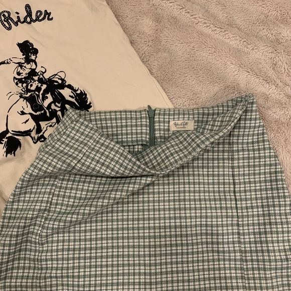 Brandy Melville Cara Skirt - Picture 2 of 5